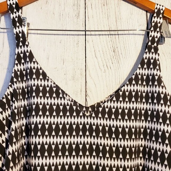 Bisou Bisou Diamond Pattern Romper NWT! Size Small - Picture 3 of 7